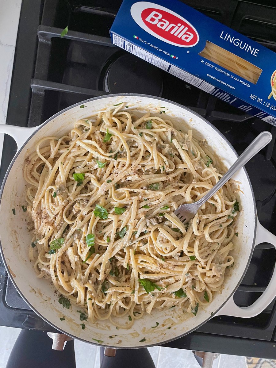 Obsessed with this 20-Minute Linguine with Clam Sauce starring @Barillaus' high-quality, always al dente Linguine. Recipe here! instagram.com/p/CWUBBRhKw9j/ #ad