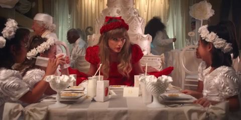 captnbrincrunch's tweet photo. ME TALKING TO MY NON SWIFTIE FRIENDS ABOUT TAYLOR SWIFT https://t.co/GlM2kqEY4O