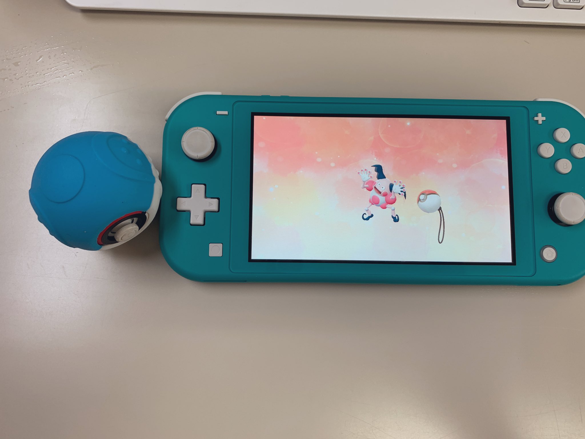 いもころ ピカブイでモンボの相棒をバリヤードにした これでマネネのイロチが来てくれるはず 仕事中 T Co E5uoqtkmsh Twitter