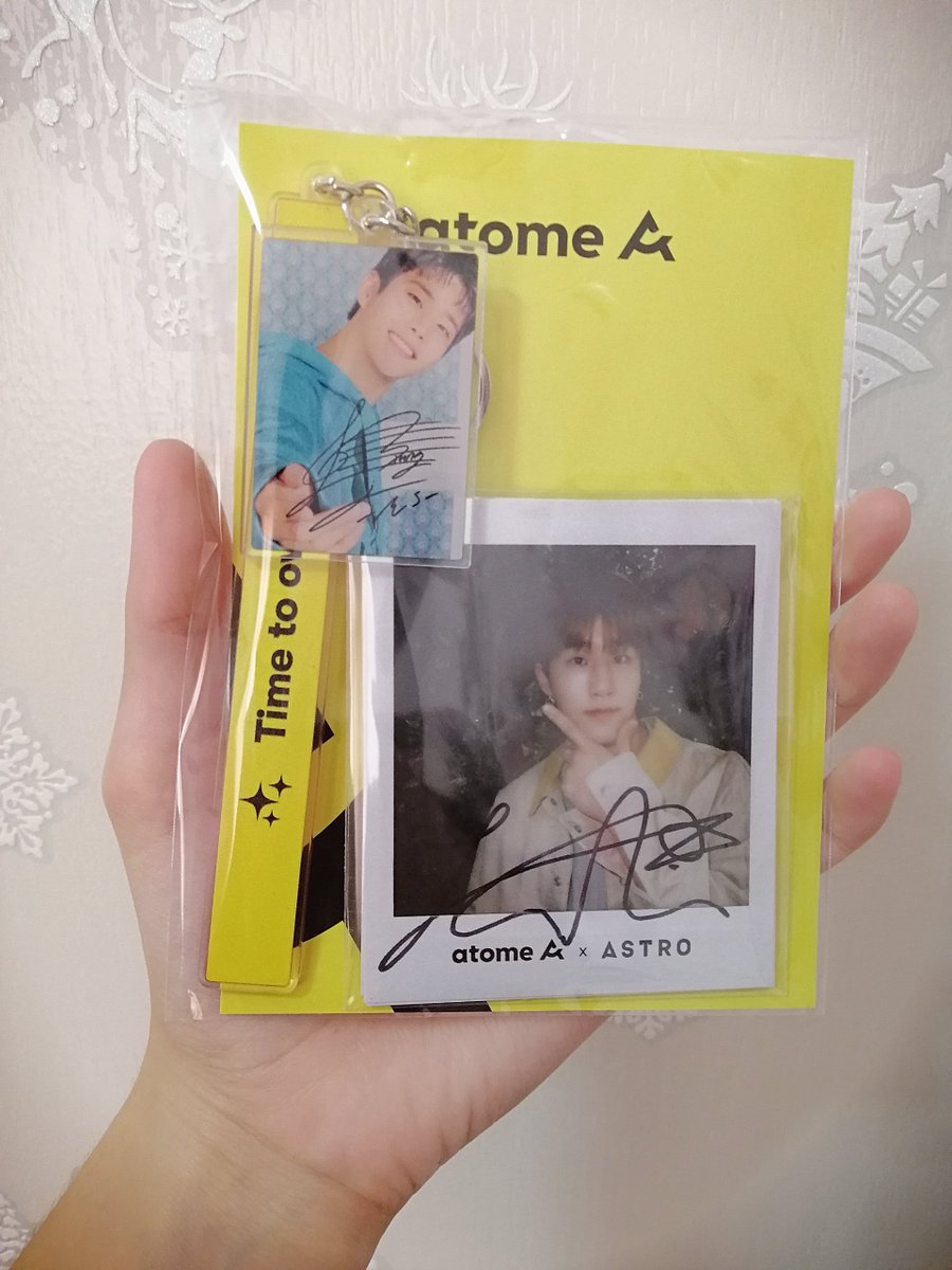 AROHA_ANGEL2199's tweet photo. กรี๊ดดดดฮืออออได้รับของรางวัลจาก ATOME แน้วววคือแบบน่ารักมากๆๆๆทั้งพวงกุญแจพี่มยองและ Polaroids ลายเซ็นต์ #ASTRO ทั้ง6เยยย🥺💜 ปังมากแงงง💞💞✨✨ #아스트로 @offclASTRO https://t.co/q8YHcRDGJE