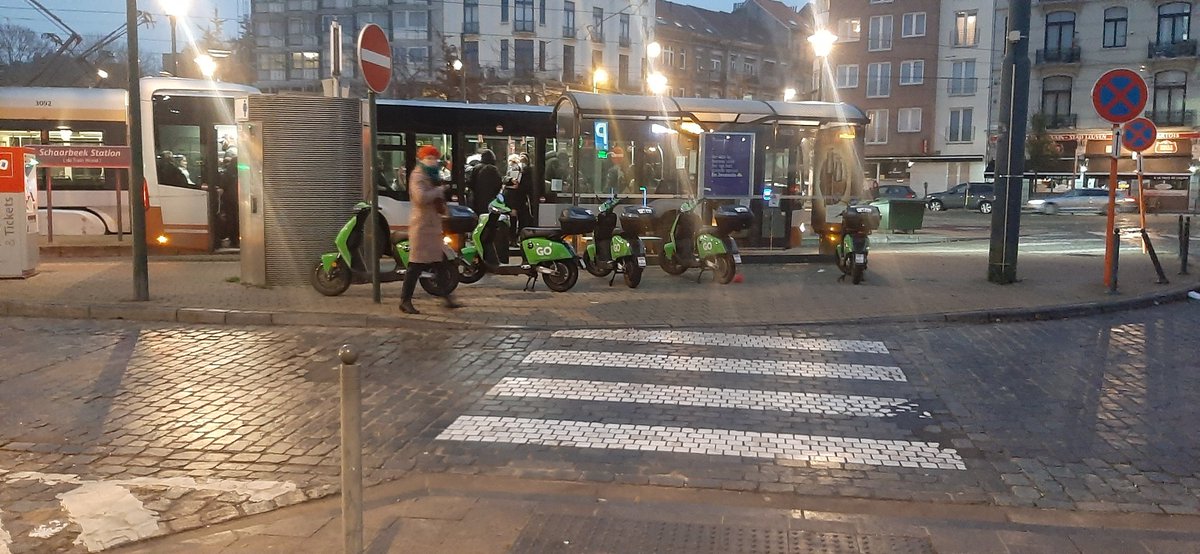GregFalisse's tweet photo. 'Mobility for everyone' but pedestrians and PT-users... Come on #goshare, there must be a better way... https://t.co/Zdj1zk7d6s