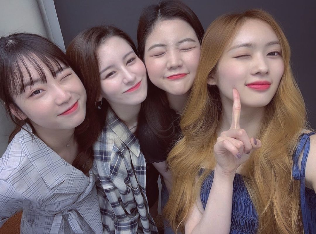 dailyMAY_'s tweet photo. #INABAVIVIENNE instastory update with May!
Happy birthday to you🎊
Thank you for being born🥰
#May #메이 #CherryBullet #체리블렛 @cherrybullet https://t.co/al9NyQ8kUv