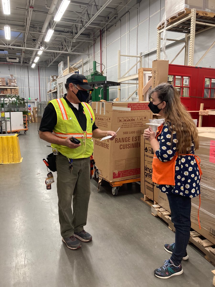Service Desk DS Trina got the opportunity to praise and recognize Luis, OFA, for his phenomenal pick on times and driving moral on the team! Awesome job Luis! We appreciate all you do!@BenRainesHD <a href="/erin_brown33/">Erin</a> @MichaelRHopkins