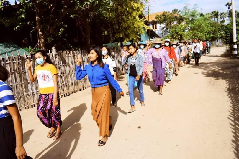 parmouk's tweet photo. An anti-coup revolutionary coalition strike in Sagaing Region by marching pro-democracy villagers from Yinmabin and Salingyi as usual. 🪧  #Nov16Coup #TortureToDeathByJunta #WhatsHappeningInMyanmar https://t.co/1srgJuS2Lw