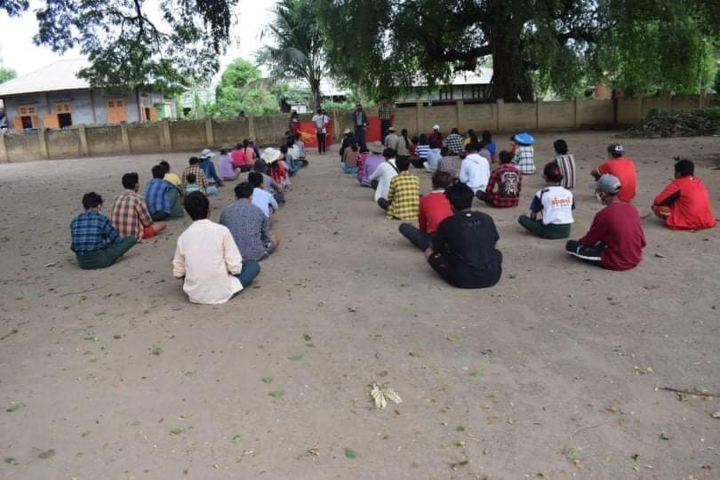parmouk's tweet photo. An anti-coup revolutionary coalition strike in Sagaing Region by marching pro-democracy villagers from Yinmabin and Salingyi as usual. 🪧  #Nov16Coup #TortureToDeathByJunta #WhatsHappeningInMyanmar https://t.co/1srgJuS2Lw