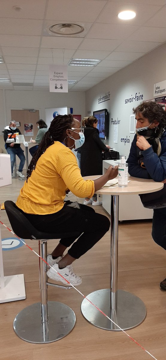 @poleemploi_HDF Lille Vaucanson lancement de la semaine #ReussirSansAttendre ce lundi des opportunités de recrutement, de formation dans le commerce ou la restauration.  Chaque jour des opportunités sont à saisir. <a href="/thorel_karine/">Karine Thorel</a> <a href="/HennacheCaro/">Caroline Hennache</a> <a href="/MSavary_PE/">Murielle Savary</a> <a href="/VANWONTERGHEMA1/">VANWONTERGHEM Audrey</a>