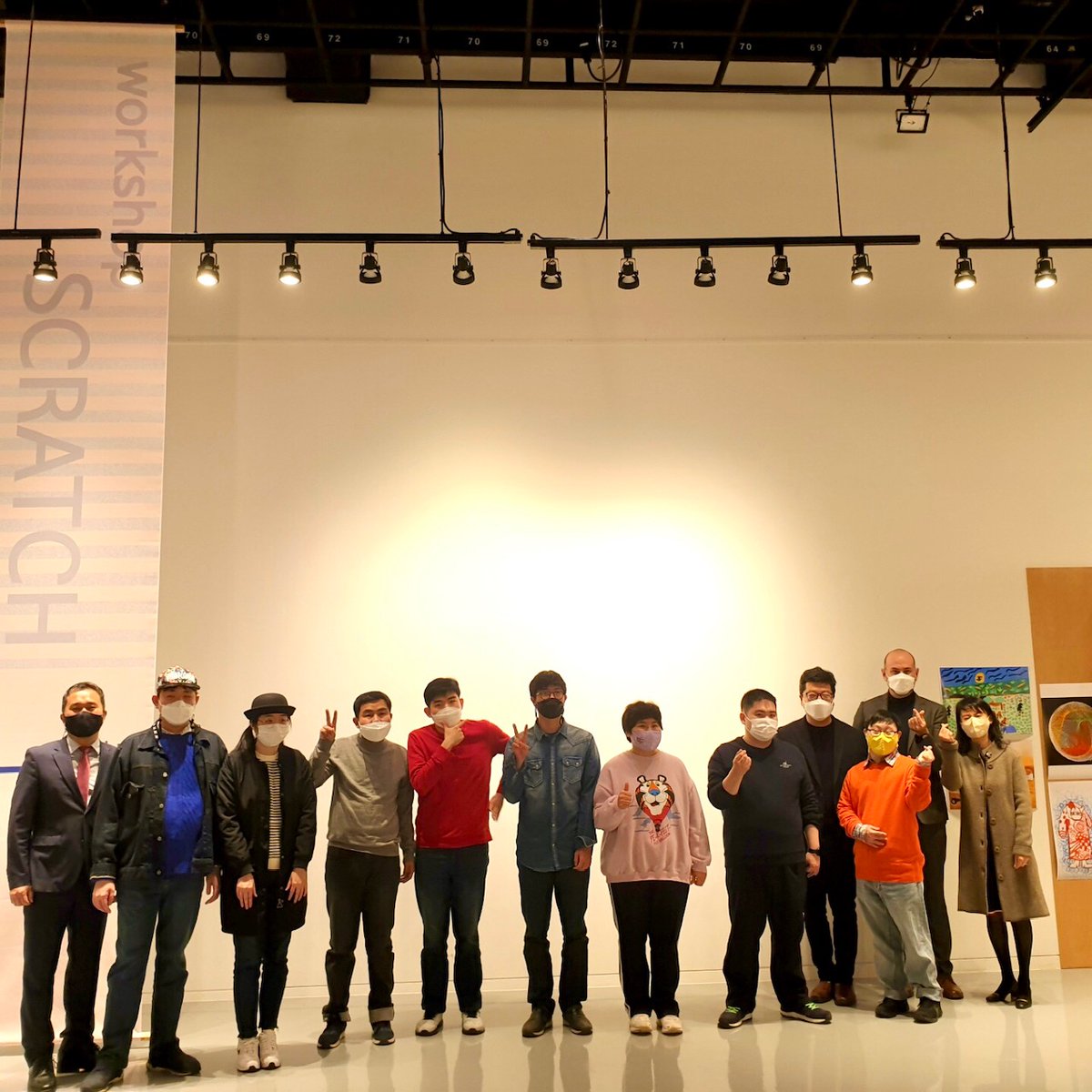 CanEmbROK's tweet photo. #캐나다 장애인예술단체 @AccessArtsCA와 한국의 #ActiveArt 협업으로 열린 ‘오늘展’ 오프닝에 참여할 수 있어 매우 기뻤습니다!
전시 주최자 분들과 뜻깊은 프로젝트에 참여해주신 22명의 🇨🇦🇰🇷 발달장애 아티스트분들께 진심으로 감사드립니다! #Inclusion #오늘전 https://t.co/GGC6FjI31e