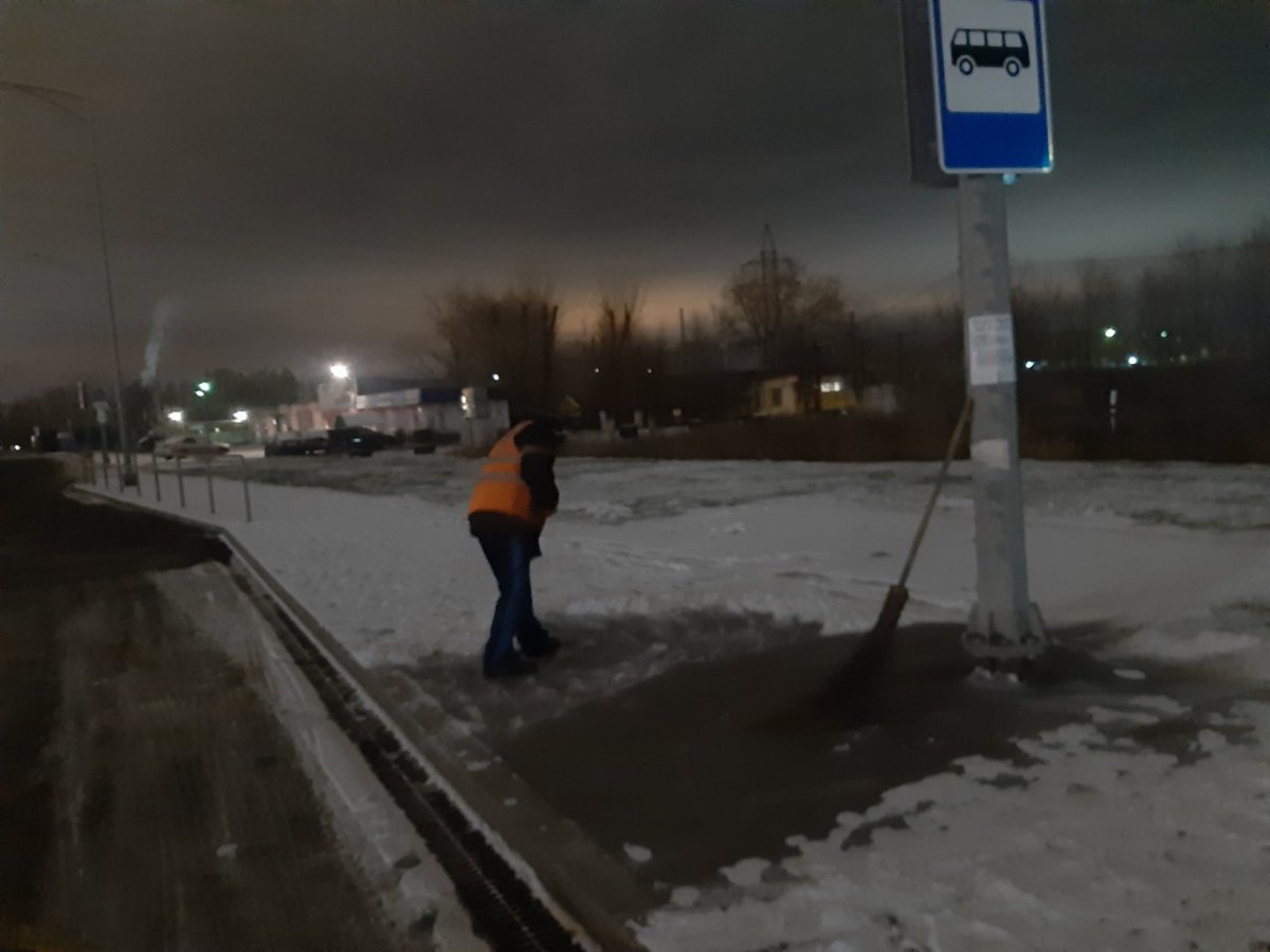 МП Благоустройство (@mp_blago63) on Twitter photo <a href="/DepGorHozSamara/">Департамент ГХиЭ</a> в ночную смену работы по уборке города были продолжены. С учетом погодных условий проводили обработку УДС противогололедными материалами. Фото некоторых работ (ул. Революционная, Заводское шоссе, ул. Некрасовская, Стромиловское шоссе) <a href="/DepGorHozSamara/">Департамент ГХиЭ</a> в ночную смену работы по уборке города были продолжены. С учетом погодных условий проводили обработку УДС противогололедными материалами. Фото некоторых работ (ул. Революционная, Заводское шоссе, ул. Некрасовская, Стромиловское шоссе)