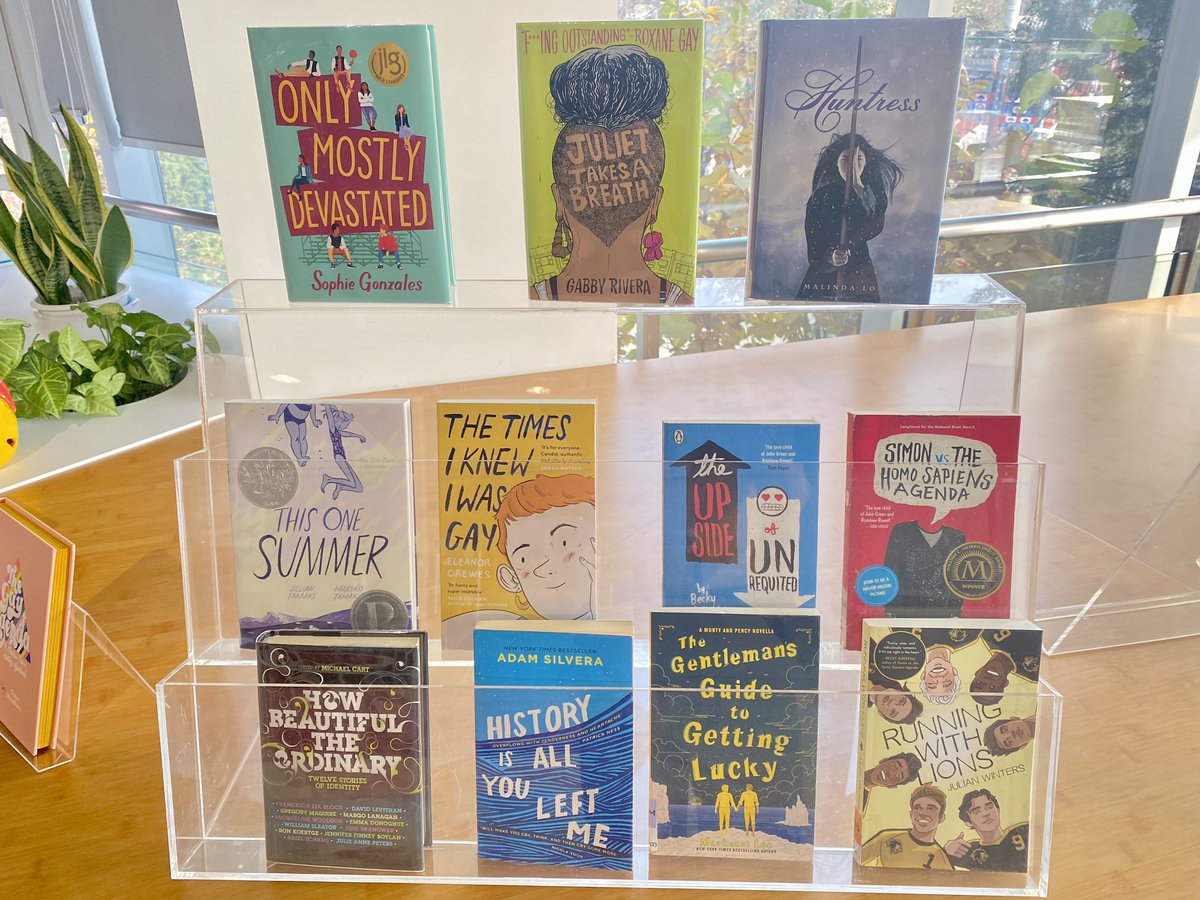 klbeasley's tweet photo. 🏳️⚧️🏳️🌈 Our awesome library staff are supporting Spectrum’s 10th Annual Pride Week by featuring books with queer themes for their Library display in the HS at @WAB_LIVE #allyed @tricia_fried Have you read these titles? #tlchat #intlchat https://t.co/uFBbBNjE4M