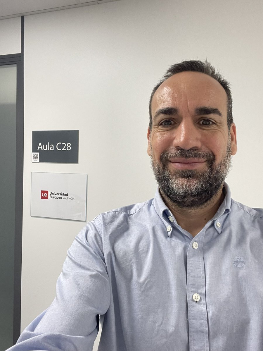 javiers_22's tweet photo. Muy contento de volver a participar en el #MasterDigitalUEV de la  Universidad Europea  @UEValencia dirigido por @ChemaLamiran. Gracias al grupo de alumnos de este año por su implicación y que pusieron de relevancia sus conocimientos y su talento, así da gusto. https://t.co/Omk9kYXYWB
