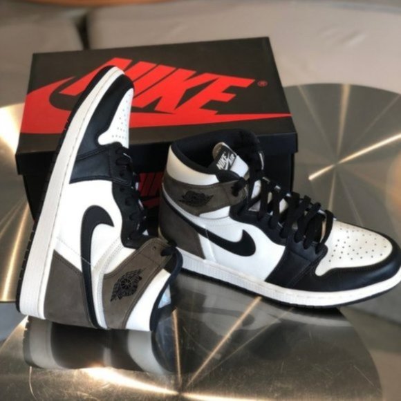 CsCraftCorner's tweet photo. So good I had to share! Check out all the items I'm loving on @Poshmarkapp from @BoothBougie #poshmark #fashion #style #shopmycloset #jordan #citizen #nike: https://t.co/YgFCPOa1Un https://t.co/LrpY2wvD4T