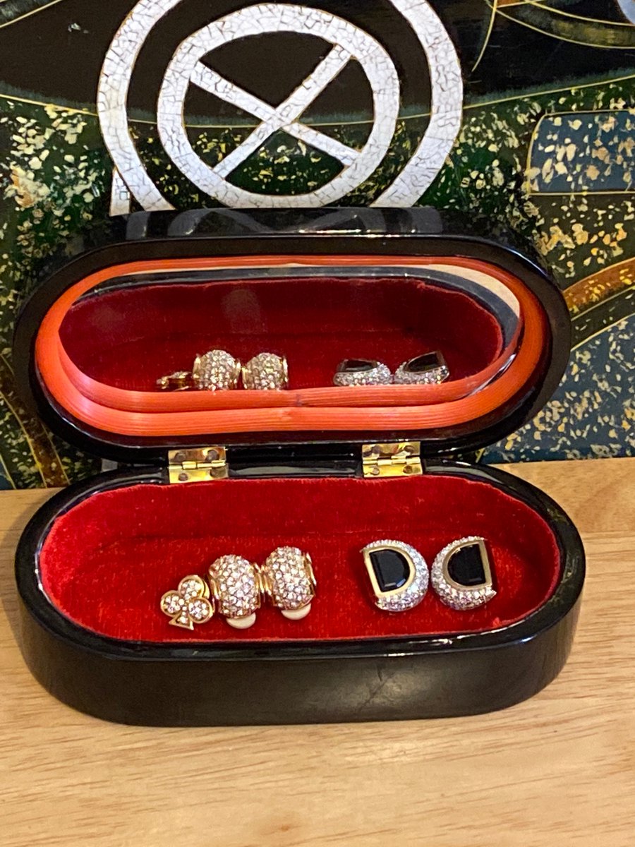 loveretrocrafts's tweet photo. Swarovski clip on earrings, SAL vintage crystal clip on earrings, Swarovski scarf pin Swarovski crystal https://t.co/mvby7kiRKF #crystalscarfpin #salearrings #swarovskiearings #swarovskipin #scarfpin #giftideas https://t.co/ZE9GUPw4NP