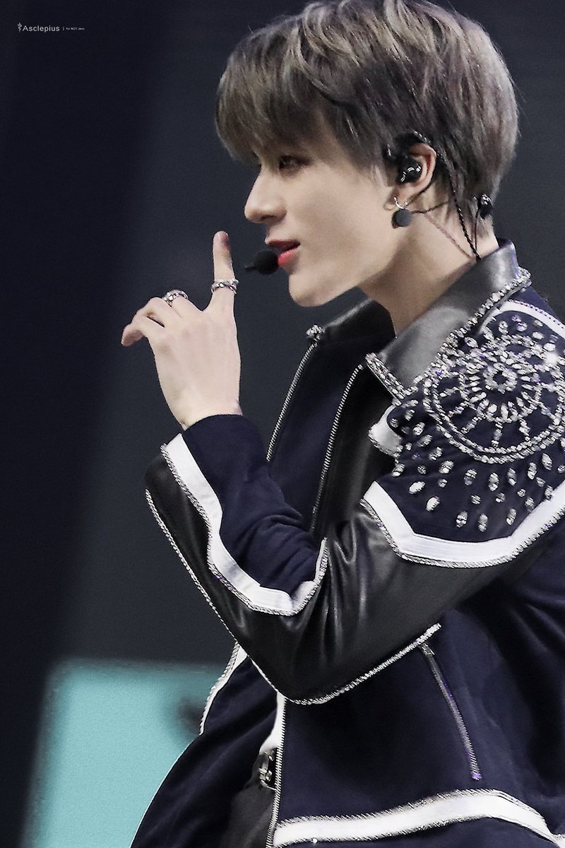 พี่เจโน่หันหมุนไหนก็หล่อจริงๆว่ะ ยิ่งภาพหันข้างโชว์สันจมูกโด่งๆ กับสันกรามคมบาดนิ้วคือเกินไปมากๆหล่อแบบ360องศา