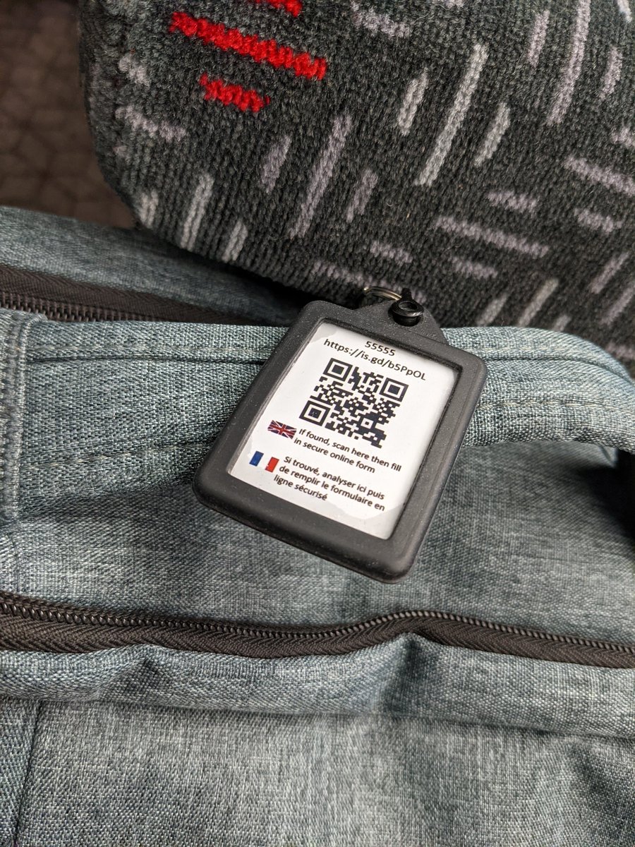 getitbacktag's tweet photo. On my way to a conference today! Safe in the knowledge that my bags, phone and wallet are all protected with the #getitibacktag
 #getitbacktag #safebagtag #bagtag #travel #getitbacktag #getitback #safebagtag #qrcode #qrtag #identitysafe #identity #luggage #luggagetag #suitcase https://t.co/WuUUMA88X4