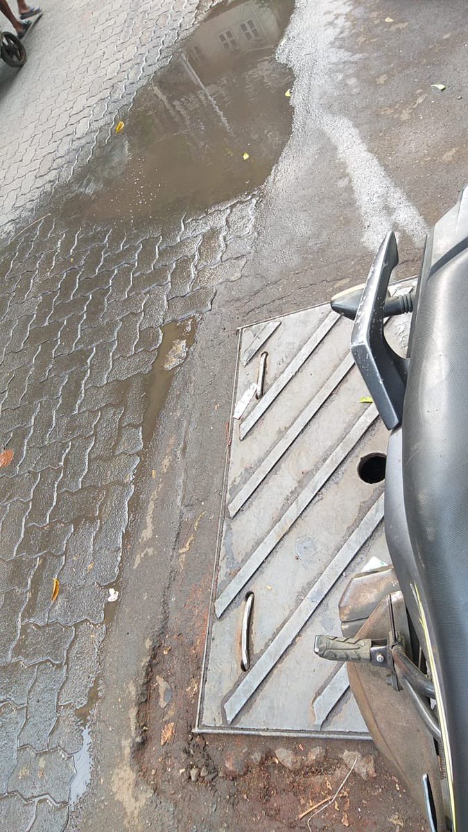 ACI_Mumbai's tweet photo. Attn: Hydraulic Dept @mybmcwardE @mybmcHydEngg 

Water Leakage During Early Morning Supply Hours From The Valve Chamber, Kindly Fix The Leakage.

#Location: Opp Nagori Juice Center, Opp HawaBai Bldg, Maulana Azad Road Madanpura #Mumbai https://t.co/Z03XCnA6Yv