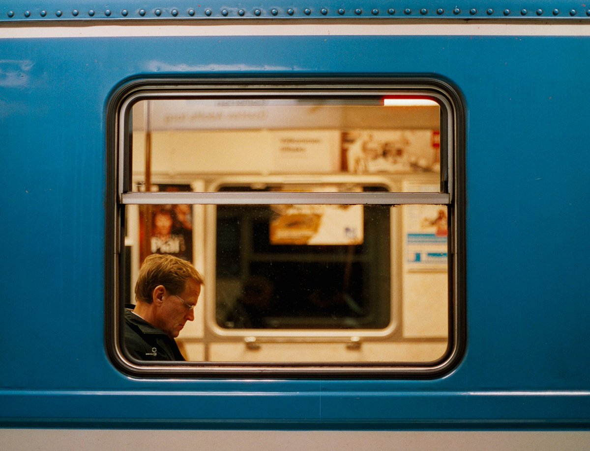 SmedjaPhoto's tweet photo. Recently got a Mamiya 645 with 80/1.9. So fun to be able to shoot in low light with 120 film. Here is a few from the first roll #cinestill800t #streetphotography #filmphotography https://t.co/L8SFZ8Xut0