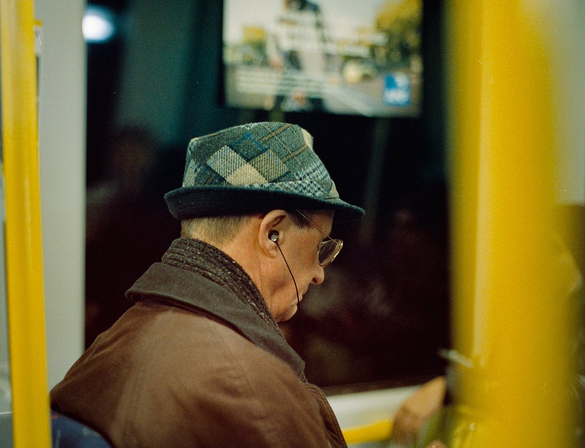 SmedjaPhoto's tweet photo. Recently got a Mamiya 645 with 80/1.9. So fun to be able to shoot in low light with 120 film. Here is a few from the first roll #cinestill800t #streetphotography #filmphotography https://t.co/L8SFZ8Xut0