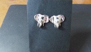 LimpsJewellery's tweet photo. Our African Range inspired by the unique characteristics of our continent   offers colourful high-quality earrings at an affordable price starting from only R150-00. Contact us and place your order today. #LimpopoJewellery https://t.co/jUOEqmlDkl