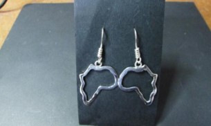 LimpsJewellery's tweet photo. Our African Range inspired by the unique characteristics of our continent   offers colourful high-quality earrings at an affordable price starting from only R150-00. Contact us and place your order today. #LimpopoJewellery https://t.co/jUOEqmlDkl