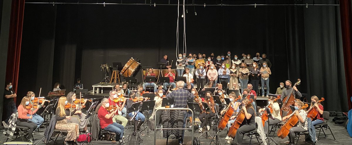Asbanormelilla1's tweet photo. Llega SANTA CECILIA  para ASBANOR. 
Ayer primer ensayo general de nuestra Orquesta Sinfónica y Coro junto a la soprano Mª del Carmen Gálvez. 

Viernes 21:15h bajo la dirección musical de Ángel Lasheras. 
Os esperamos! 
Entrada libre hasta completar aforo. https://t.co/2J70C3eS5Y