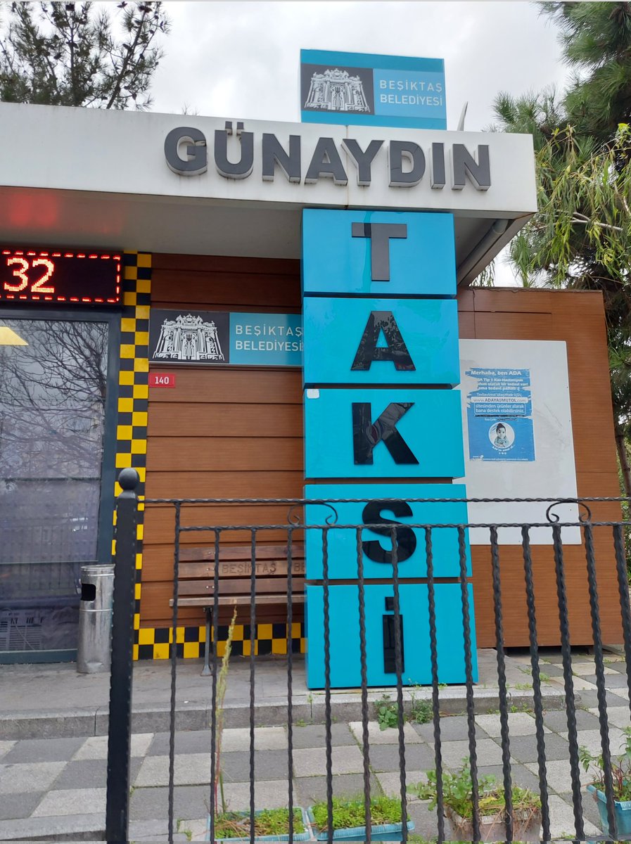 AlpBudak's tweet photo. @ibbBeyazmasa Merhabalar. Etiler Günaydın Taksi Durağı dün gece de, bu sabah da bekleyen araçları olmasına rağmen müşteri almıyor. https://t.co/GNZxFoUejn
