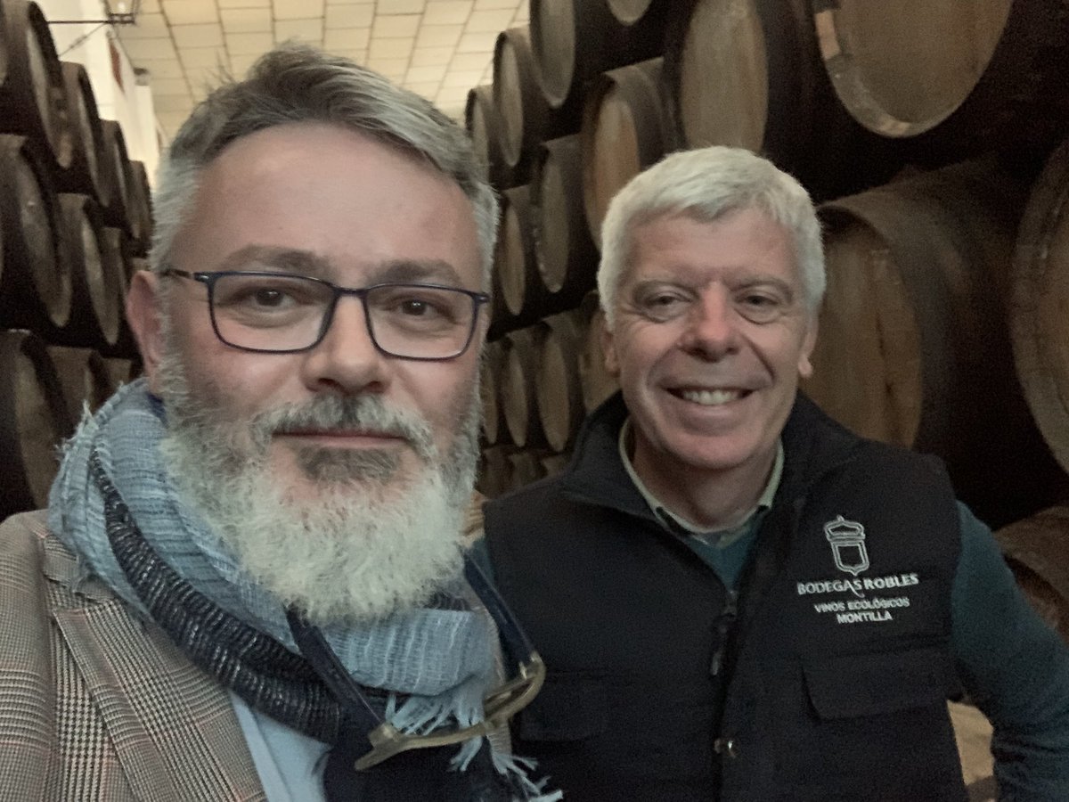 Seguimos en <a href="/califatogourmet/">califato gourmet</a> #CalifatoGourmet2021 Nos desplazamos a #Moriles a conocer <a href="/bodegasrobles/">Bodegas Robles</a> Desde 1927 elaborando vinos y desde hace 14 años con toda su gama en #ecológico <a href="/Nacho_Sandoval/">Nacho Sandoval</a> <a href="/futurobloguero/">𝐏𝐚𝐜𝐨 𝐁𝐞𝐜𝐞𝐫𝐫𝐨 (𝐏𝐚𝐤𝐮𝐬)</a> <a href="/BlogdeToya/">Full Spain</a> <a href="/chary_serrano/">Chary Serrano</a> <a href="/PepeluArteSacro/">Pepelu G&M</a> #hitcooking #oloroso