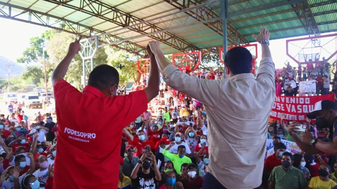 josemvasquez's tweet photo. Hasta Cabruta llegamos para reafirmar con una Gran Asamblea el compromiso con el pueblo. Sigamos avanzando desde el Municipio Juan José Rondón, tierra con un gran potencial productivo para todo el Guárico. 

Saldremos victoriosos el 21-N, porqué Rondón todavía no ha peleado... https://t.co/Bg6flfGra4
