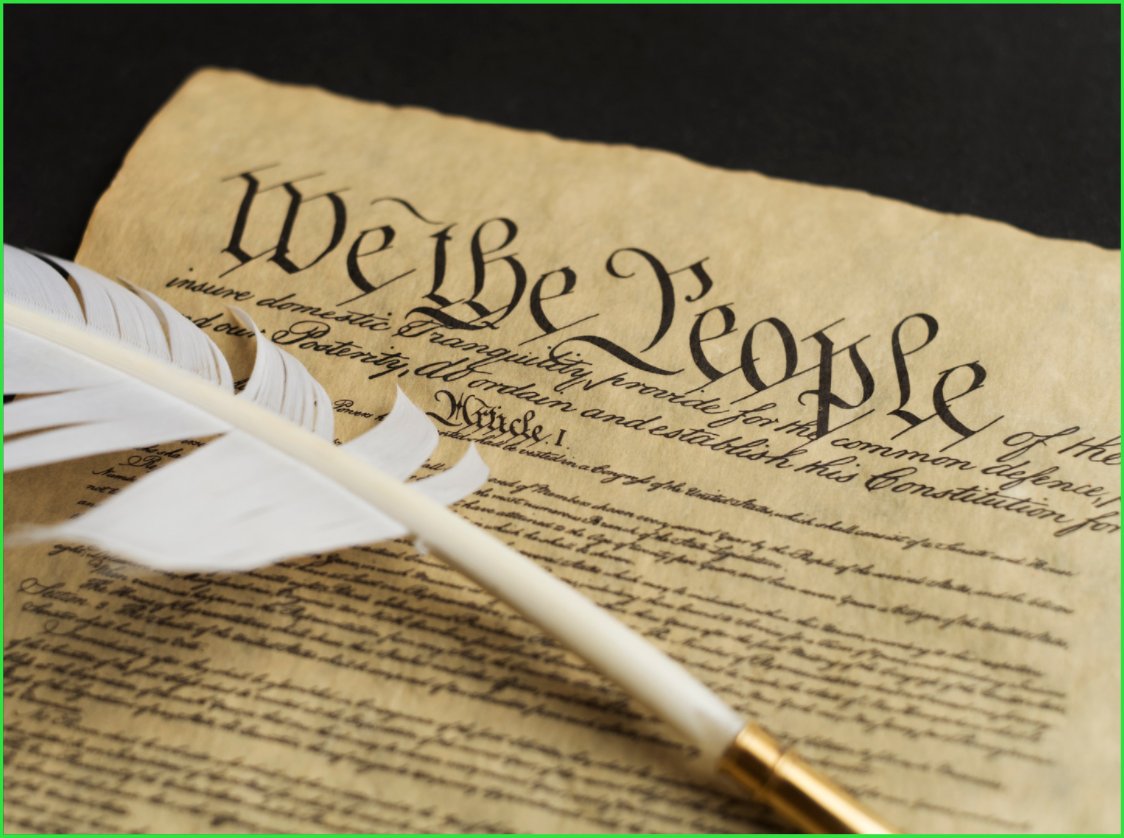 DefiantNews's tweet photo. 🇺🇸A rocky relationship with US regulators hasn’t dampened the web3 movement’s American patriotism.

@ConstitutionDAO plans to raise $20M to purchase the last original copy of the US Constitution that remains in private hands.

@OFernau reports👇

https://t.co/FIuTLaBKIT https://t.co/sX2vVlIHeg