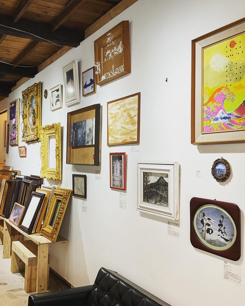 優美堂 こんにちは 優美堂です 平日の隙間時間に優美堂はどうですか 犬と見るアート アートと見る犬楽しみ方は人それぞれです ぜひ 一度足を運ばれてはいかがでしょうか アート 現代アート コミュニティ コミュニティスペース 秋田犬