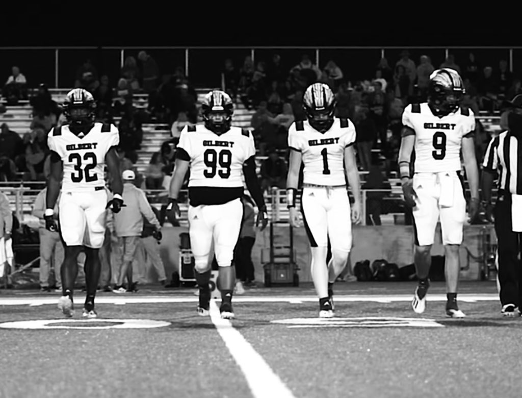 charlieswails99's tweet photo. Many years I’ve played this game we love , made many friendships and brotherhoods along the way though I couldn’t be any prouder to play at the G with my boys ❤️🏈#99 #INDIANPRIDE #Itsjustgilbert https://t.co/56hdl6d8Te