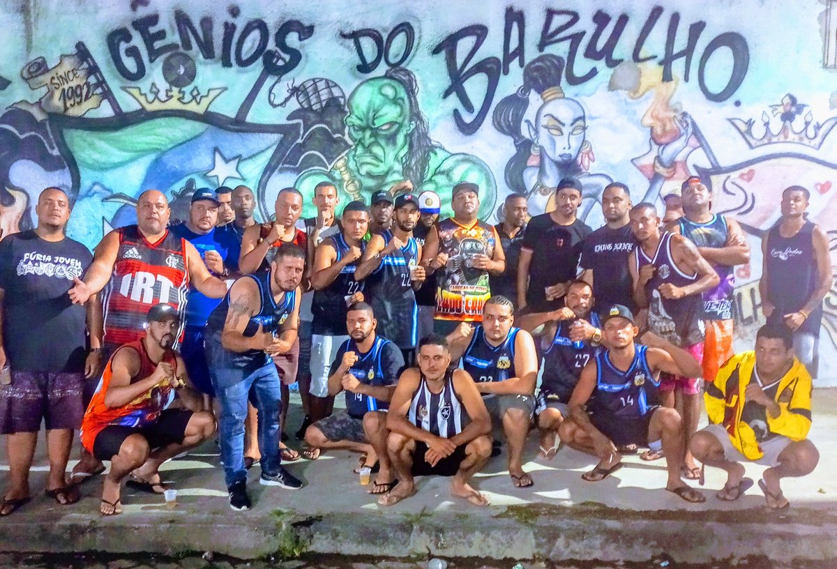 IrritacaoJ's tweet photo. Reunião de gente grande 🇱🇾
#ladoerrado https://t.co/0y4p1wgsW9