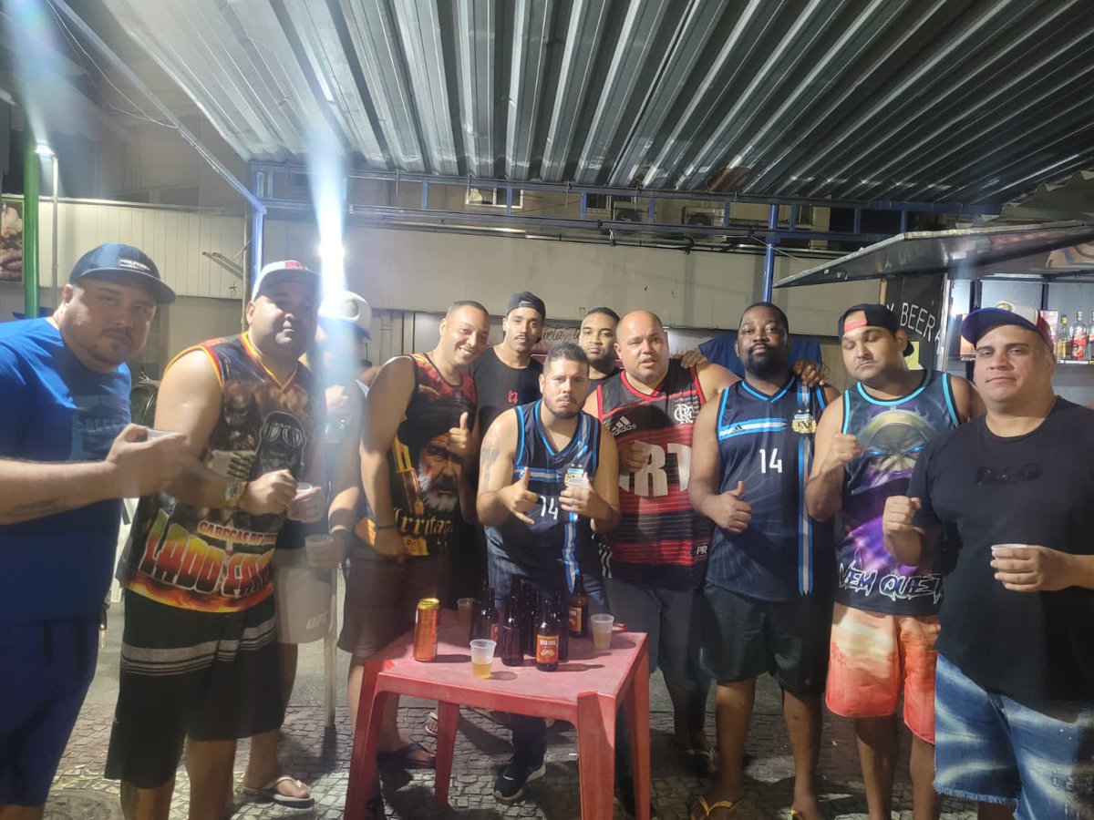 IrritacaoJ's tweet photo. Reunião de gente grande 🇱🇾
#ladoerrado https://t.co/0y4p1wgsW9