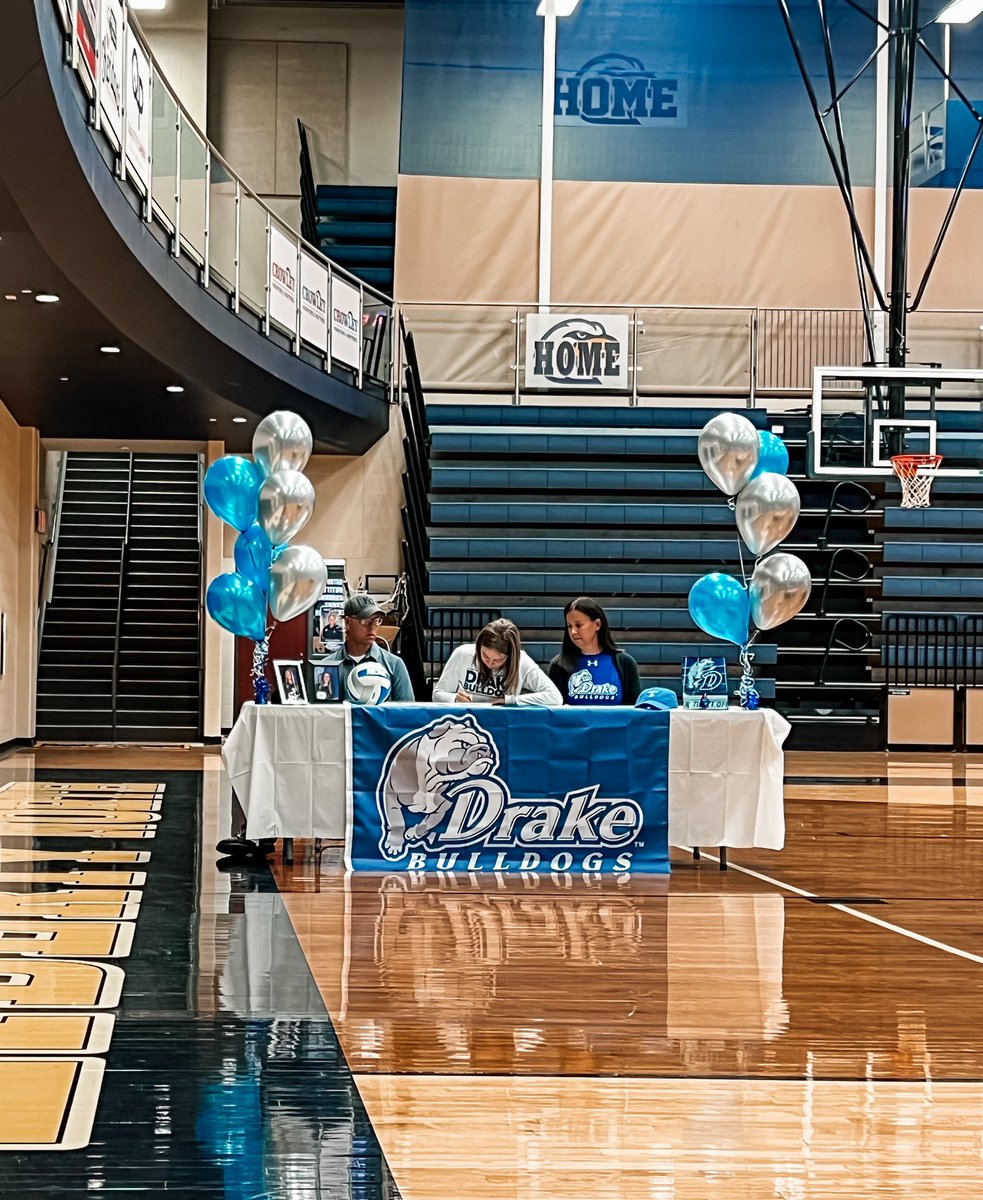 officially a bulldog✍🏼 #signed