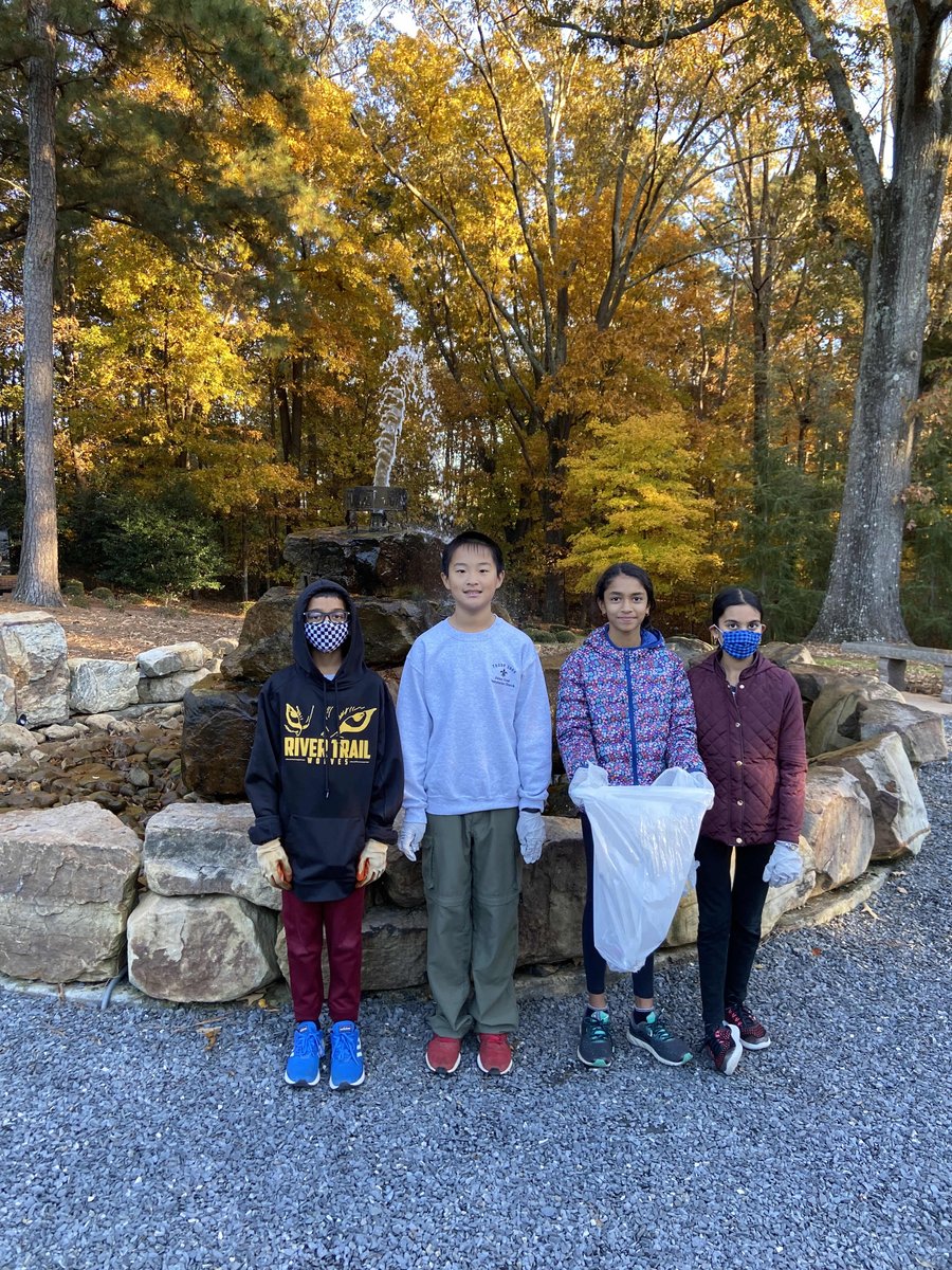 RiverTrailPTO's tweet photo. SPARKS Ambassadors take a trip across town to tidy up Veterans Memorial at Newtown Park on Sunday Nov 14. Ready with trash bags, they served the community while beautifying this place of honor. It was a cool and sunny autumn day perfect for making a difference! #rtmswolves https://t.co/k7ipq3HVS9