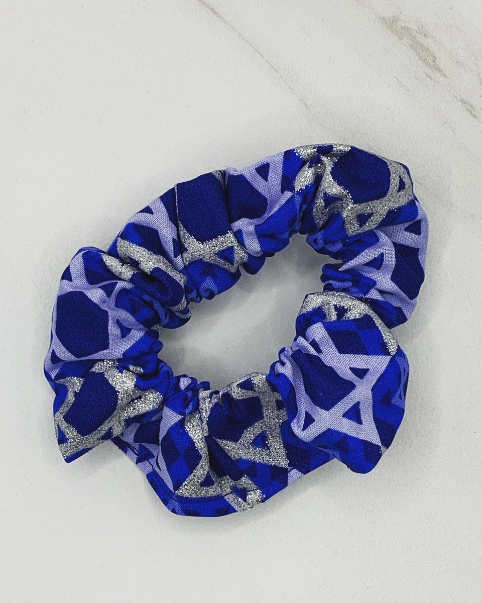 sew3generations's tweet photo. Here you have it! All of these new Christmas scrunchies are up on Etsy ! https://t.co/ritGed9J6Q