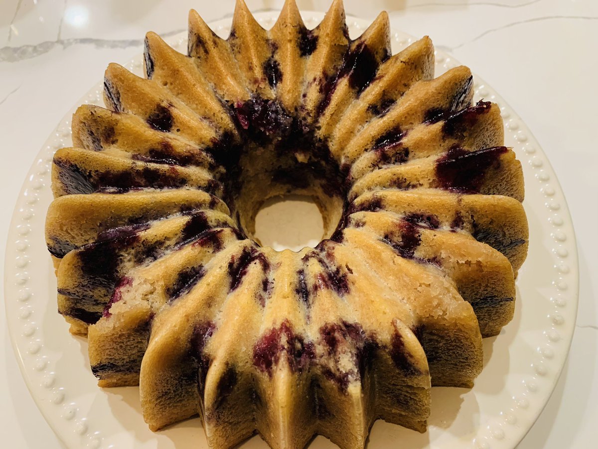 JahNestaWailer's tweet photo. Got a new bundt pan recently so I baked a cake. https://t.co/3NYKTKKUsx