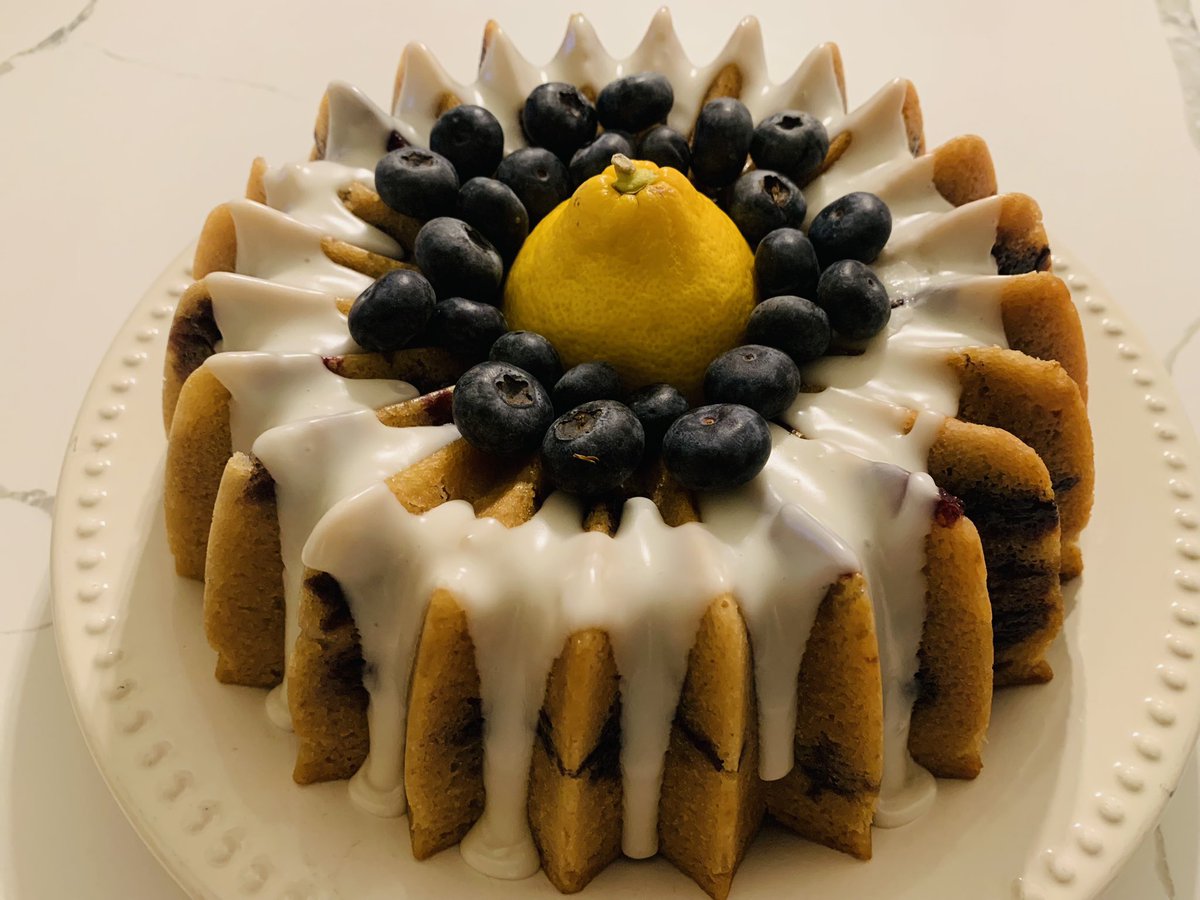 JahNestaWailer's tweet photo. Got a new bundt pan recently so I baked a cake. https://t.co/3NYKTKKUsx