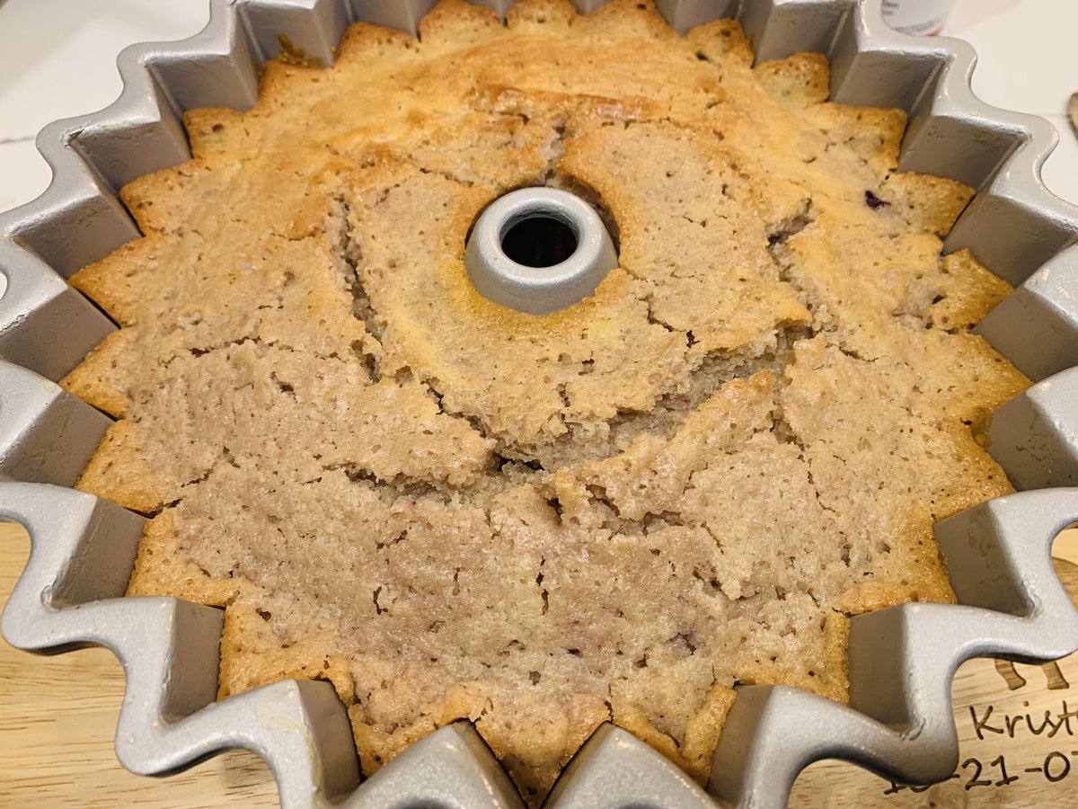 JahNestaWailer's tweet photo. Got a new bundt pan recently so I baked a cake. https://t.co/3NYKTKKUsx