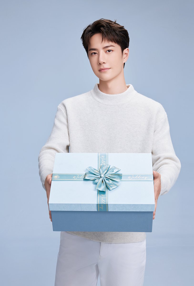 RotaiC's tweet image. Thank you for your continued support, please follow me @RotaiC,we will arrange  giveaways(Yibo merch including postcard or massage cushions) when followers hit 5000 #gifts