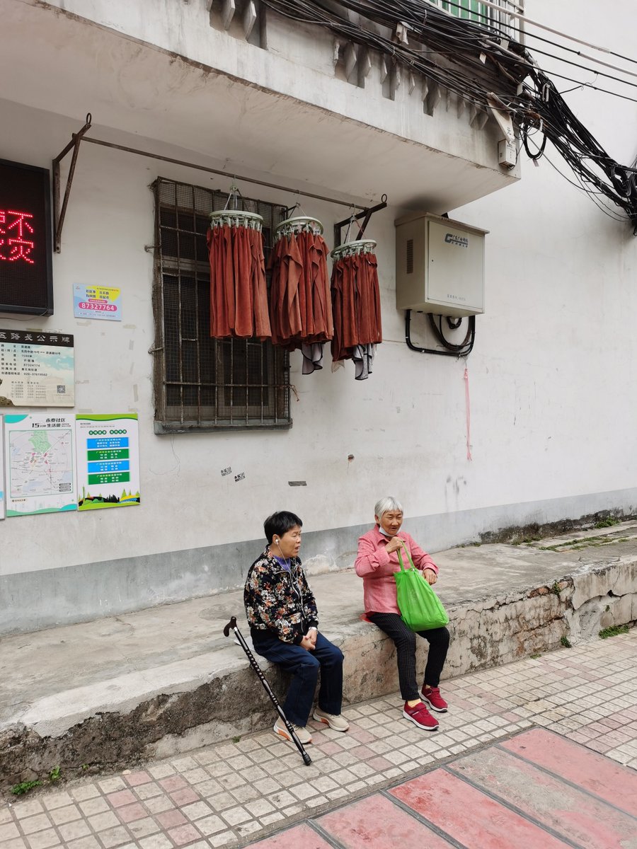 GzUncle's tweet photo. 争端无处不在，不如一笑了之。 https://t.co/1EACkbQakt