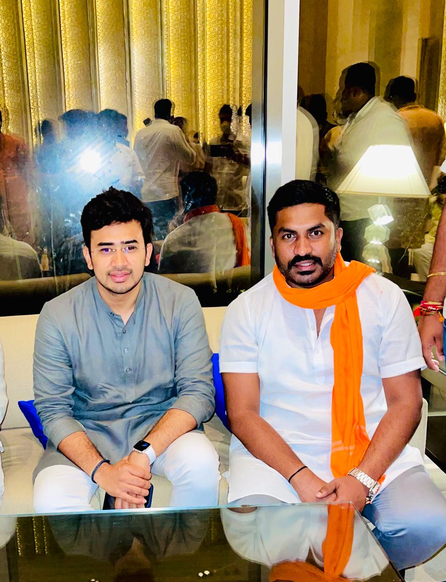 adla_amaresh's tweet photo. Happy Birthday to the Young, Dynamic and Charismatic Tejaswi Surya, Member of Parliament, Bangalore south Constituency and The National President of Bharatiya Janata Yuva Morcha @Tejasvi_Surya
@BJYM @BJYM4TS #bjptelangana #bjp #bangloresouth
#happybirthdayTejasviSurya 🎂 https://t.co/tqyeVg8UxQ