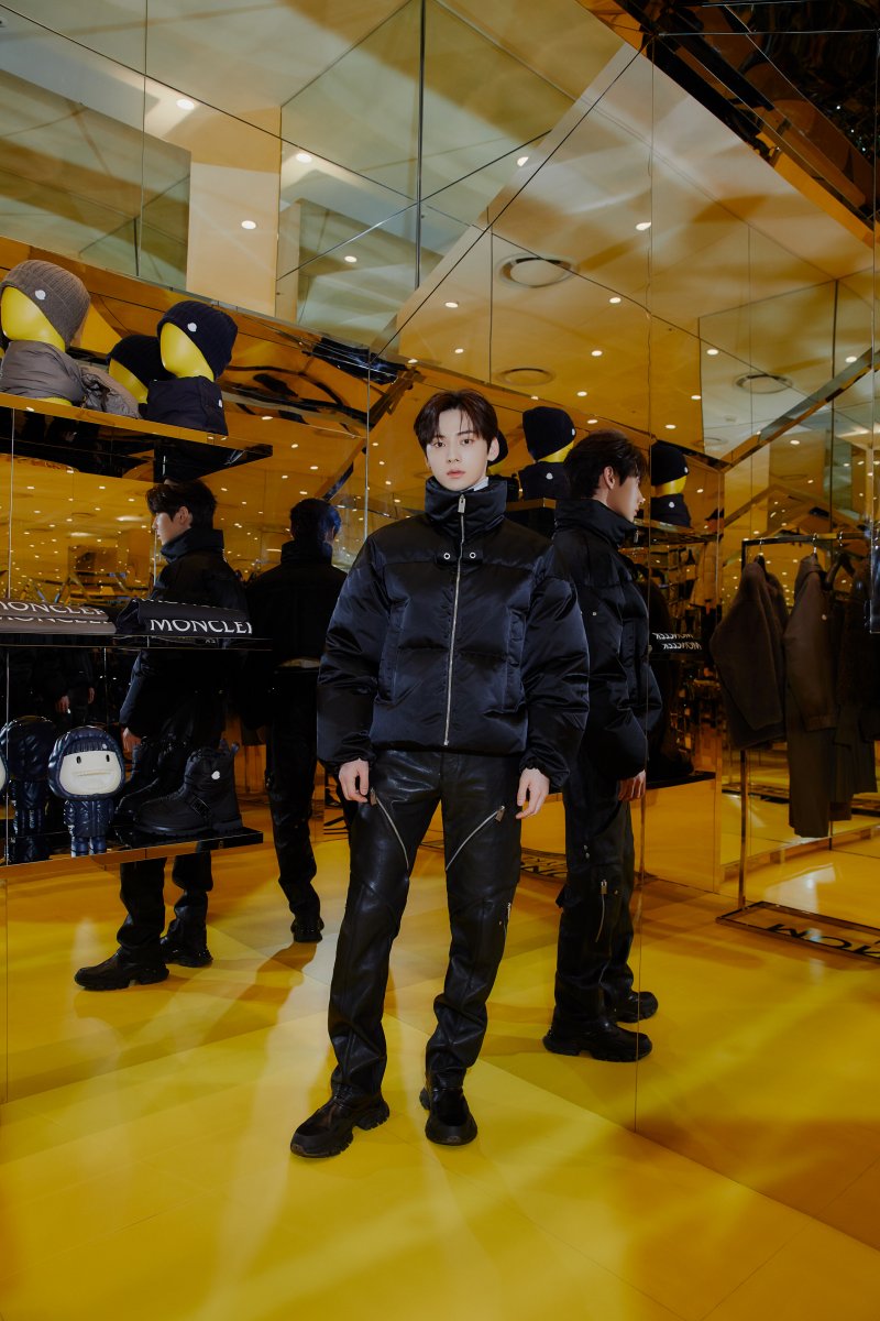 Supremepleasure's tweet photo. 몽클레르 하우스 오브 지니어스 팝업 스토어에 참석
몽클레르 앰버서더 황민현 #황민현 
https://t.co/2KpQIM2nMH https://t.co/oTCD0kIoAw