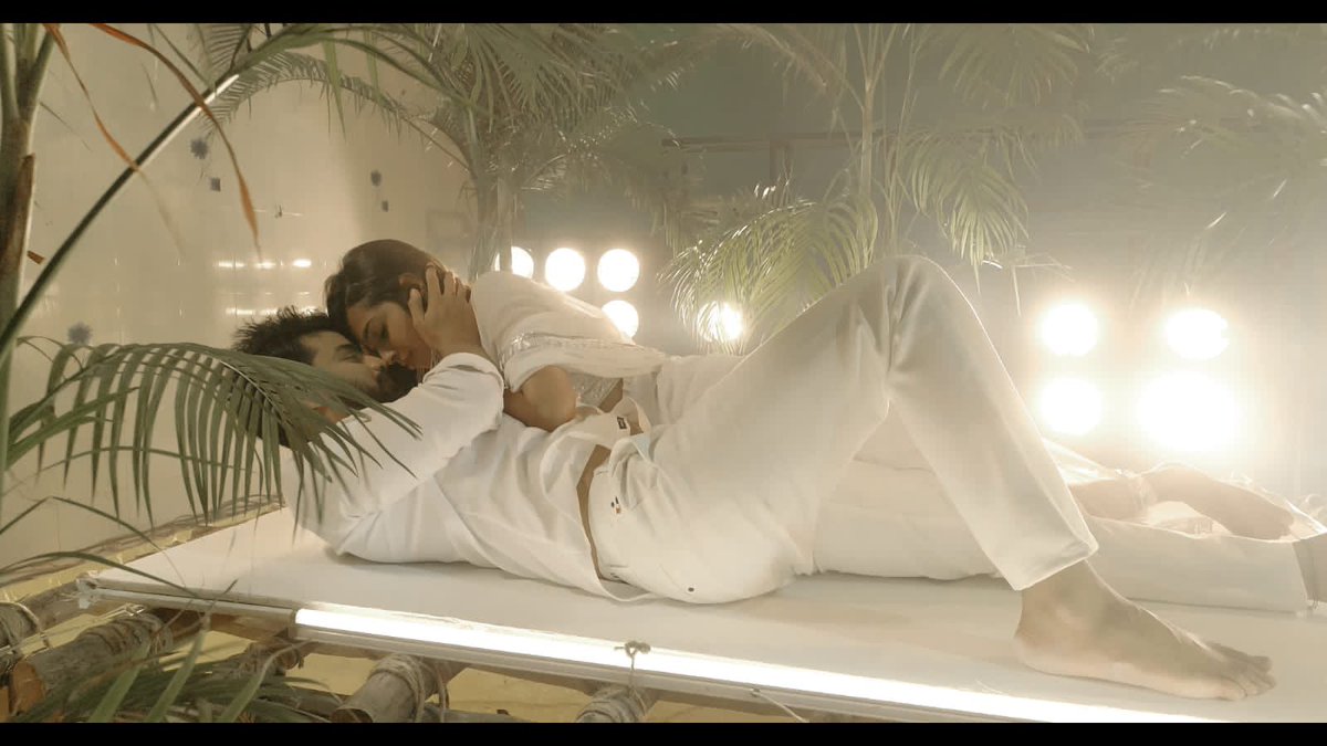 DVDtweets_'s tweet photo. @MahatOfficial next with #DirAndrew produced by @OnSkyoffl titled as #2030 first of its kind Flash forward movie without involving the Time Travel concept
#Onsky @DoneChannel1 https://t.co/YDGuTrCHPx