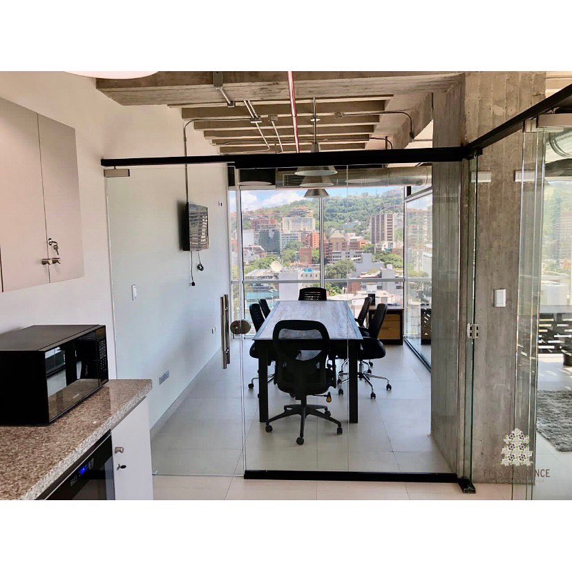 elisresidence's tweet photo. ¡Espectacular!

Se alquila oficina de 100 mts2 en Las Mercedes.

3 of privadas, 2 baños, Kitchenette, sala de conferencias, 2 puestos de estacionamiento, recepción y estar para choferes.

¿Te gusta? ¡Contáctanos! 📲04143244767

#alquiler #oficinasmodernas https://t.co/oBqVny7tNx