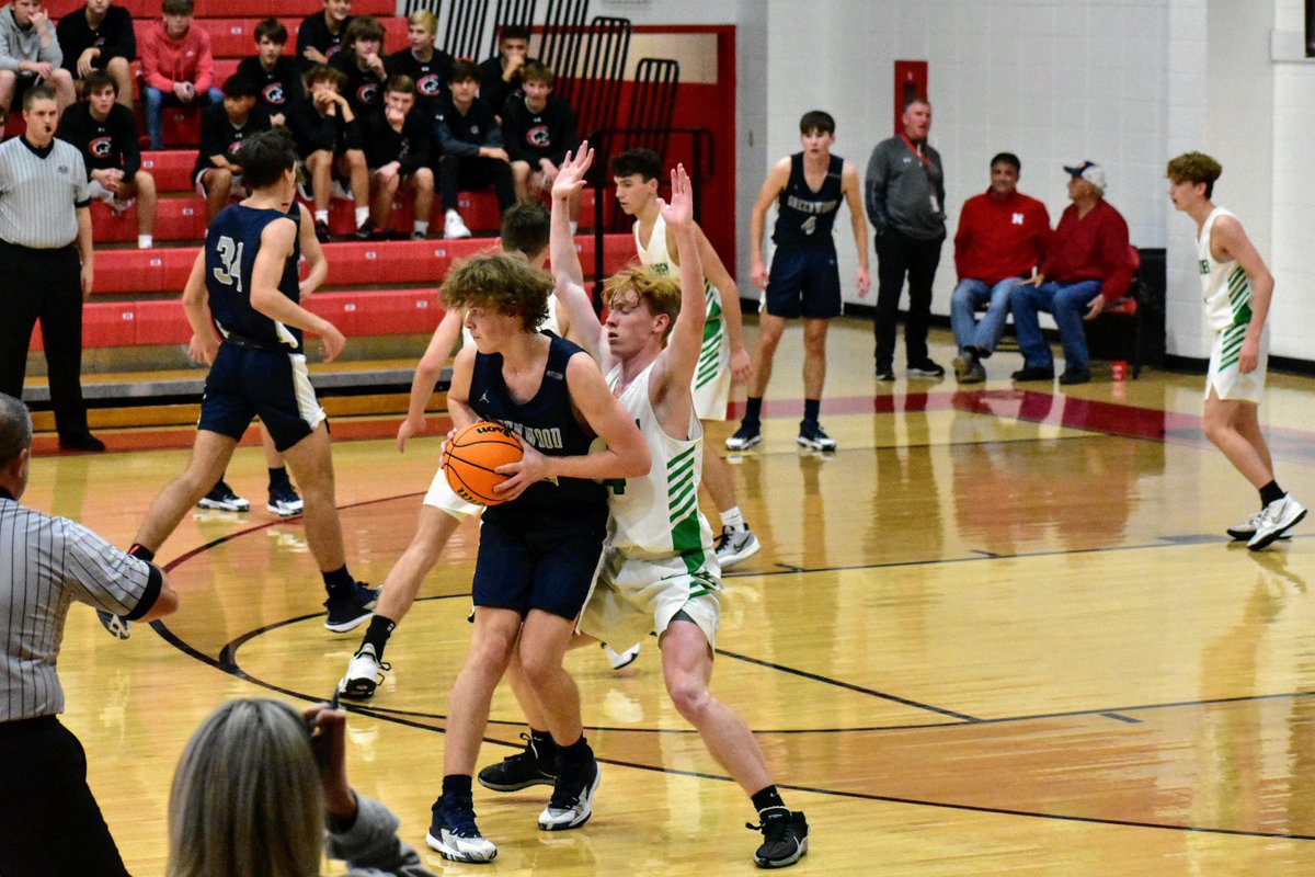 AmandaMHarp's tweet photo. VB 50-40 Greenwood in the Clarksville Classic Tournament this evening. #basketball #vanburen #vbpointers @pointerbball @VBSDActivities https://t.co/pPVkkdFDQm