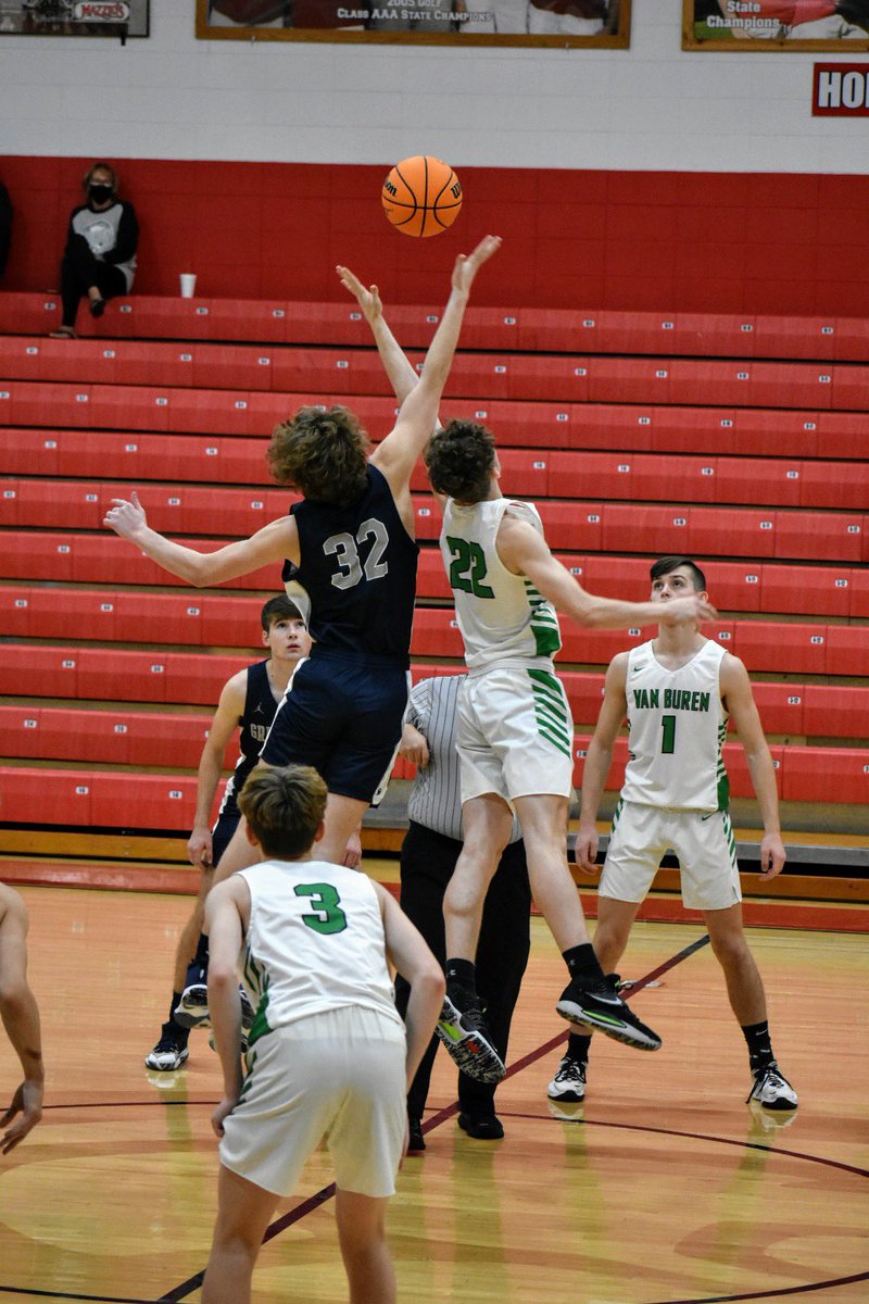 AmandaMHarp's tweet photo. VB 50-40 Greenwood in the Clarksville Classic Tournament this evening. #basketball #vanburen #vbpointers @pointerbball @VBSDActivities https://t.co/pPVkkdFDQm