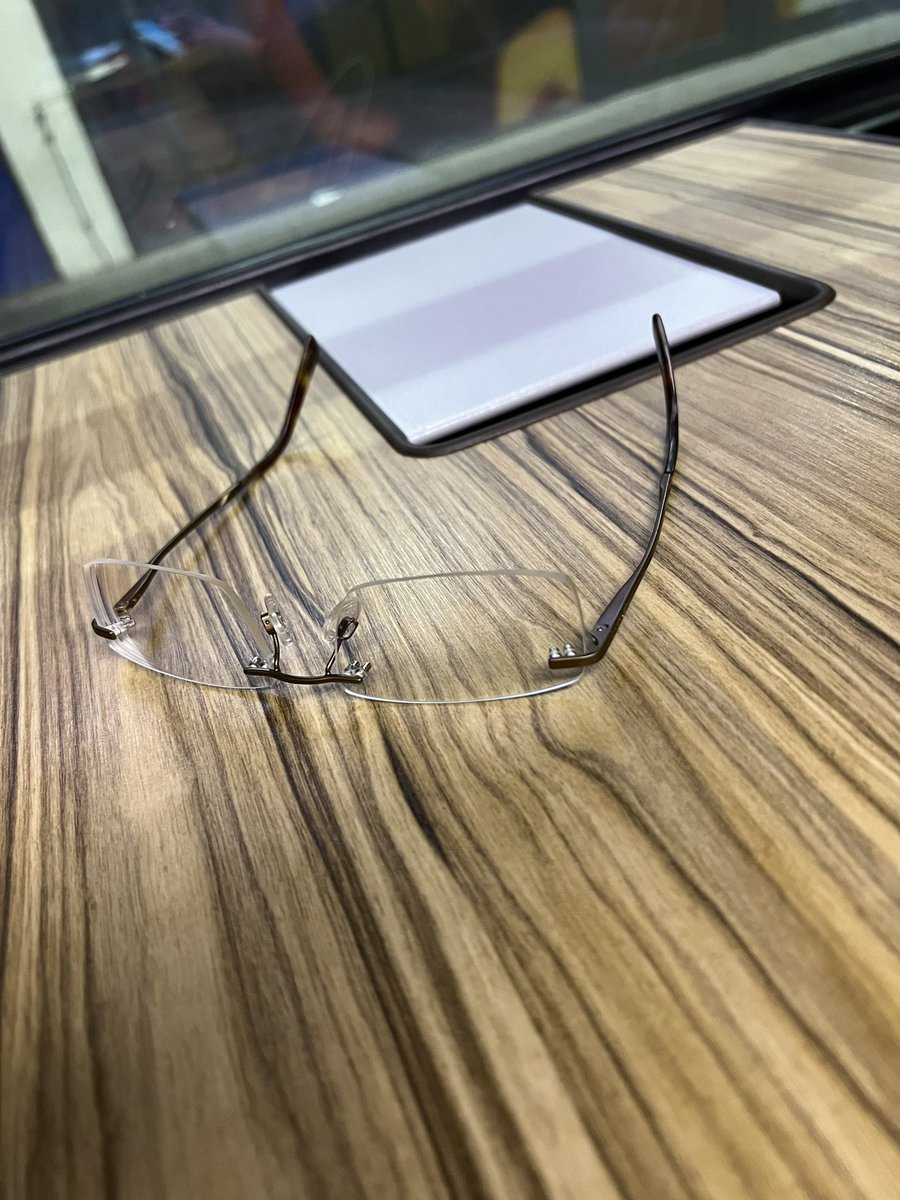 Guten Morgen 🙌🏻 heute mal ganz früh unterwegs… Termine in der Landeshauptstadt 👍🏻 Mir fehlt mein warmes Bett 🛌 ich wünsche euch einen schönen Dienstag ☕️