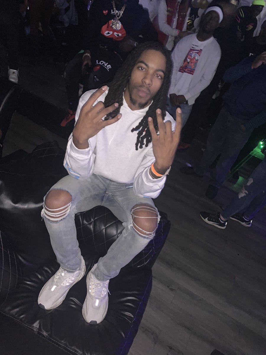 Joeeeell__8's tweet photo. 23 a big deal in my hood i got 3 homies tatted who aint even see 22. happy cday to myself 💯💙 #RayWorld #KodakGVille ✈️ 🙏 https://t.co/cWZZAVCOdZ
