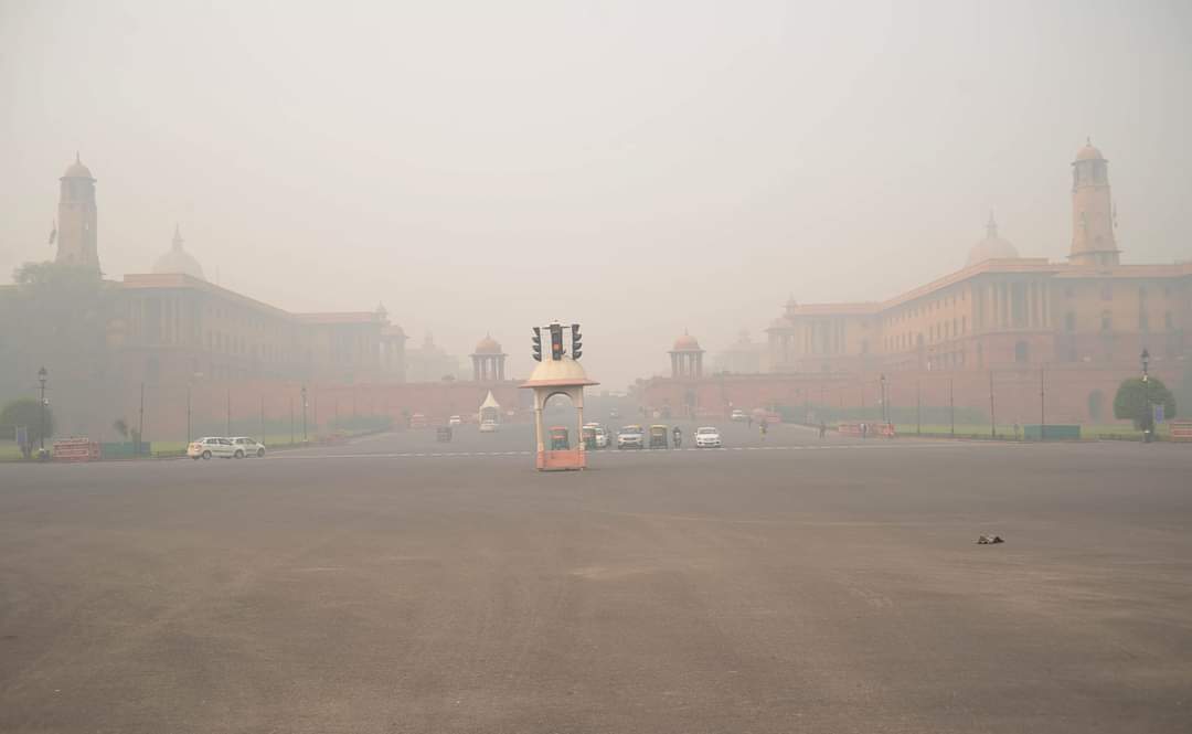 ArnavMiOfficial's tweet image. देश की राजधानी में इन दिनों सांस लेना तो छोड़िए आंखे खोलने में भी दिक्कत हो रही है। ज्यादा जरूरी ना हो तो घर में ही रहें। #pollutionindelhi #DelhiGoverment #Polutioncontrolboard
@ArvindKejriwal @AamAadmiParty