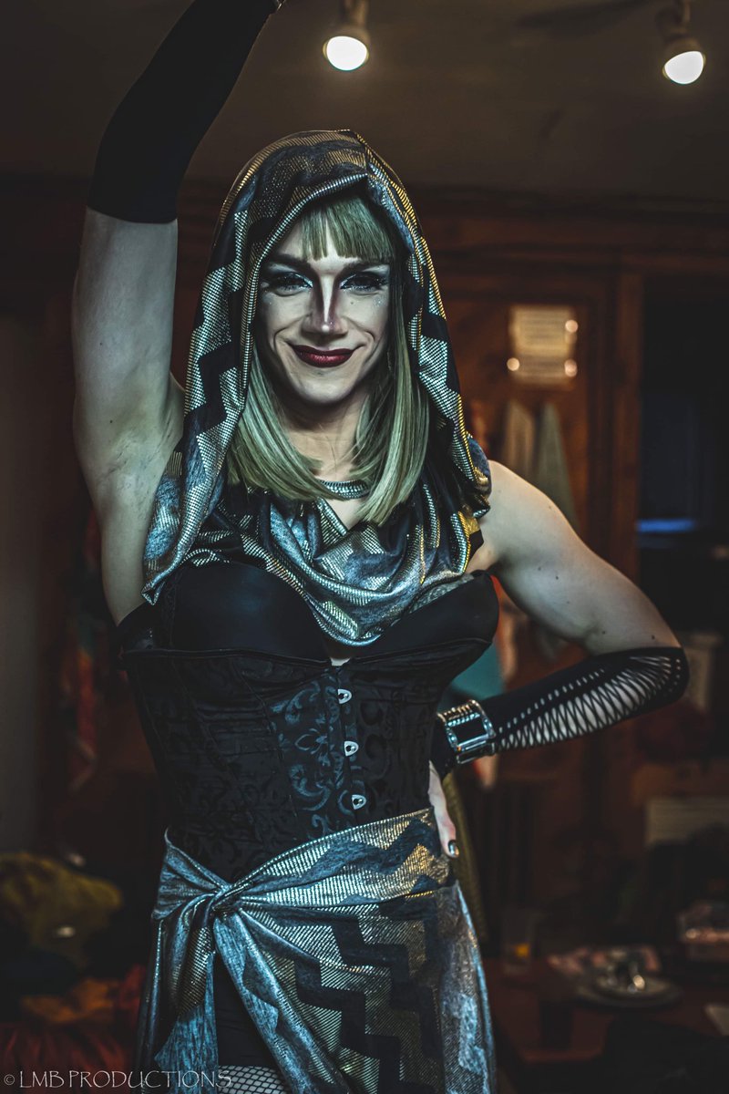 Jest_a_girl's tweet photo. Big thank yous to @KinkCollective1 @eastonmountain Master Joshua and D Webb Designs (Insta) for the amazingly gratifying four-day Kink Odyssey event, for this gorgeous outfit, and for the photos to prove it 😘😘😘 #DragMuppet #armor #queen #makeup https://t.co/Brd1CRNgfq
